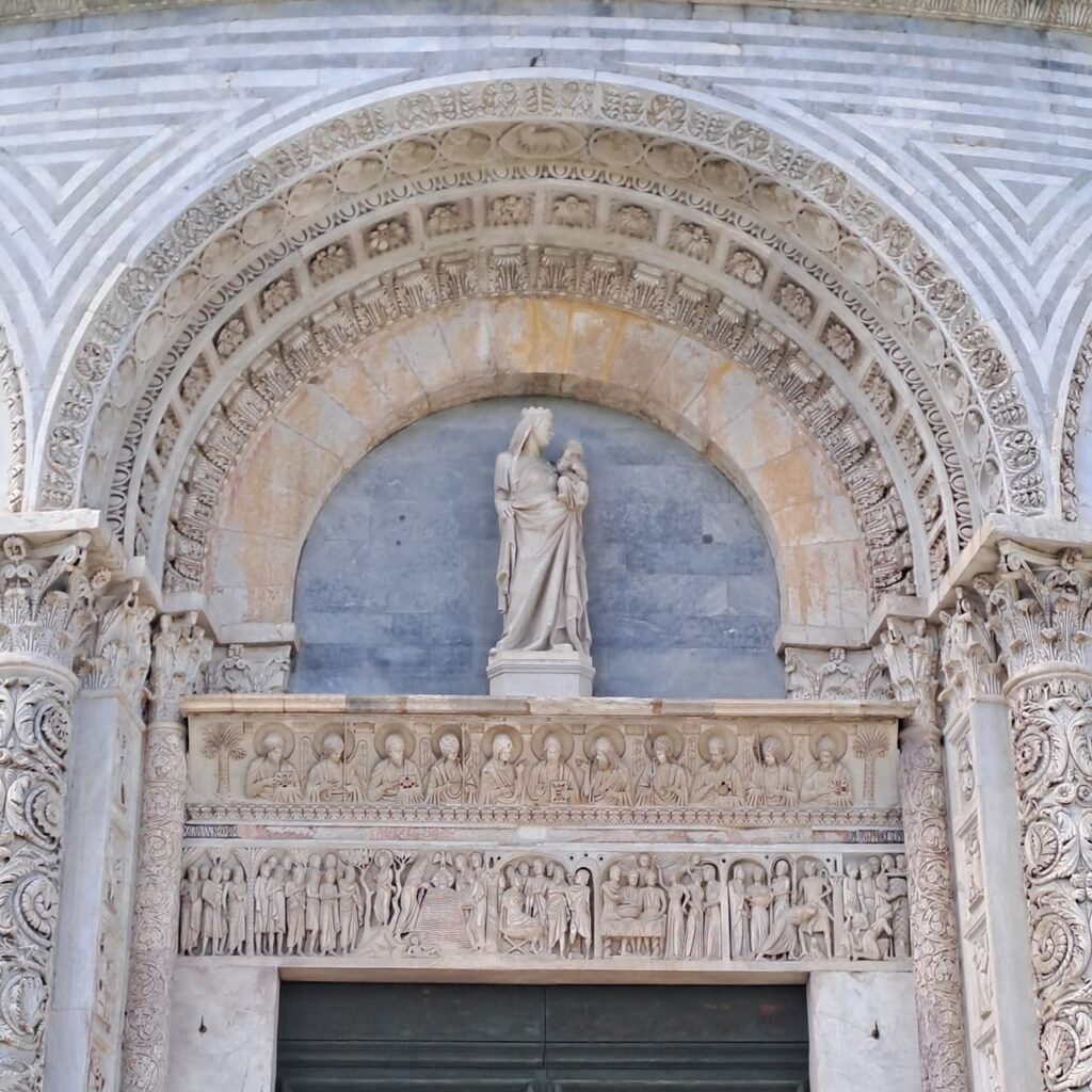 portail majeur du baptistère de pise